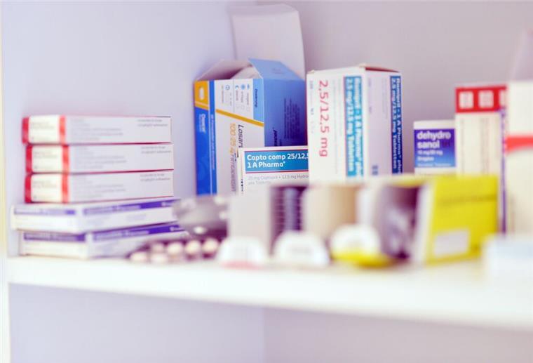 Viele wissen es nicht: So schnell werden Medikamente zur Gesundheitsgefahr Für die Lagerung der Medikamente sollte man einen Ort wählen, in den wenig Sonnenlicht fällt.