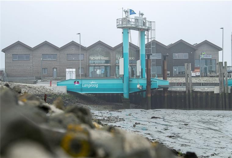 Insel Langeoog hofft auf Lösung für unbrauchbare Fähranlegerbrücken Für die neue aber unbrauchbare Brücke am Anleger der Fähre von Bensersiel nach Langeoog soll bis Ende Januar eine Lösung gefunden werden.