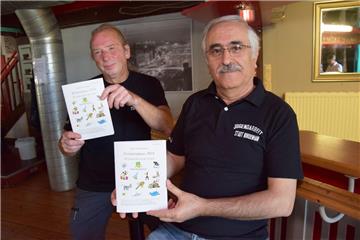 Für die Organisation der Ferienpass-Aktion zeichnen Hasan Ugurlu (rechts) und Harald Golkowski von der städtischen Jugendarbeit verantwortlich.