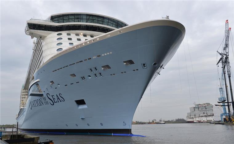 Ab auf die Ems: "Ovation of the Seas" verlässt Papenburger Meyer Werft Für die "Ovation of the Seas" geht es heute auf die Ems.