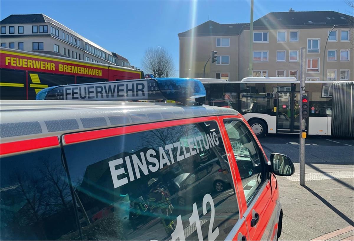 Für die Rettungsmaßnahmen war die Friedrich-Ebert-Straße vollständig gesperrt.