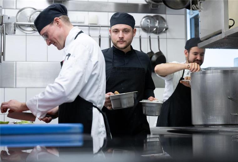 Tarifverhandlungen im Bremer Gastgewerbe bleiben ohne Einigung Köche in der Gastronomie