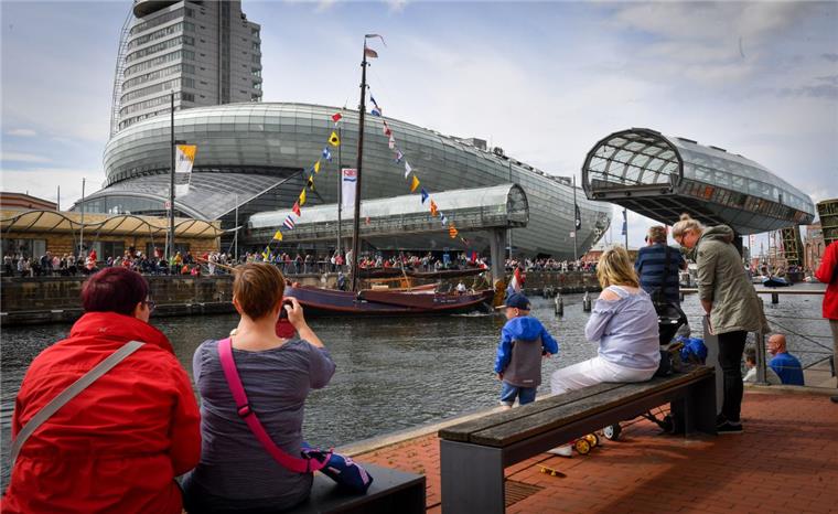 Schippertage und Drehbrücke: Das gibt's zu sehen Für die Schiffsparade wurde die Drehbrücke in den Havenwelten gedreht.
