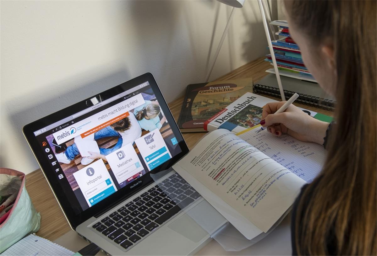 KLA Bremerhaven: Virtuell über Berufe informiert Für die Schüler der Kaufmännischen Lehranstalten Bremerhaven bedeutete der virtuelle Berufsinformationstag keine große Umstellung – denn der Unterricht war vorher auch schon digital.