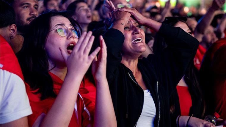Türkische und niederländische Fans streiten auf Fanmeile Für die Türkei ist die Europameisterschaft hingegen vorbei.