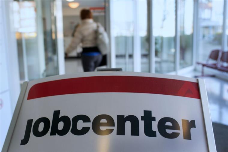 Für die Vermittlung von Langzeitarbeitslosen gibt's in Bremerhaven und Bremen mehr Geld.