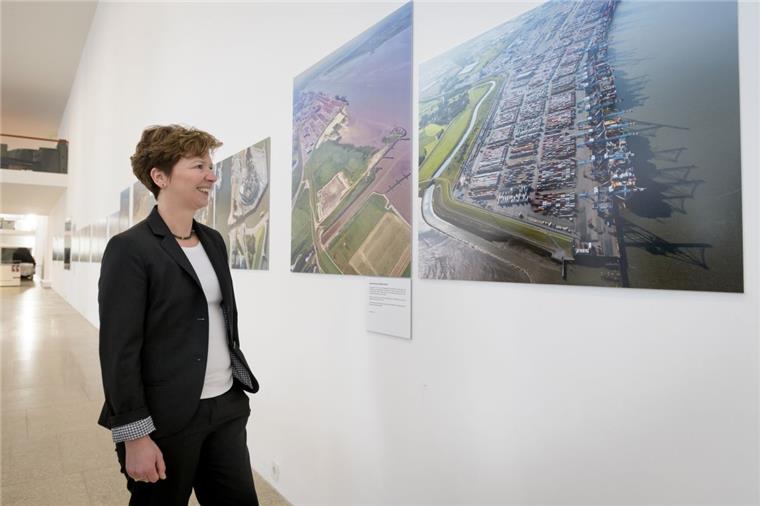 Für Dr. Claudia Schilling sind die Häfen das Herz und der Motor der Wirtschaft in Bremerhaven. 
