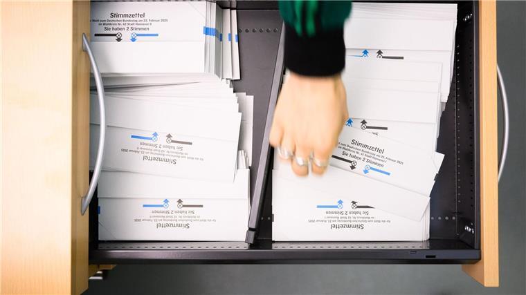 Etwa 80.000 ehrenamtliche Wahlhelfer in Niedersachsen Für eine ordnungsgemäße Bundestagswahl braucht es in Niedersachsen Zehntausende Helfer. (Archivbild)