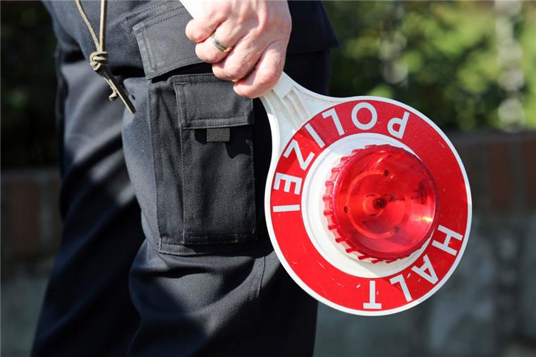 Dumm gelaufen: Rollerfahrer überholt Zivilstreife in Lehe an roter Ampel Für einen 20-jährigen Rollerfahrer hieß es in Lehe: "Halt Polizei!"