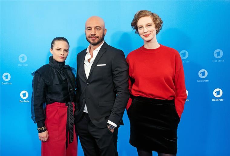 „Tatort“-Drehteam in Bremerhaven unterwegs Für einen neuen Tatort wird aktuell in Bremerhaven gedreht. Die Ermittler sind Jasna Fritzi Bauer, Dar Salim und Luise Wolfram.