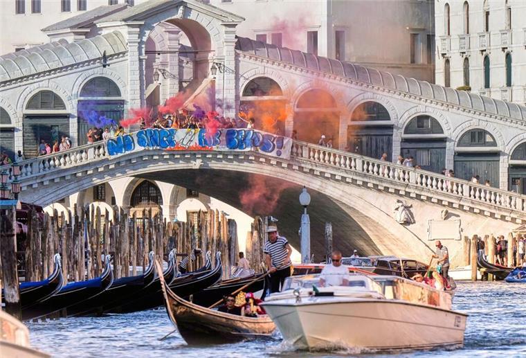 Emily in Paris, in Rom – und nun Venedig? Für einige Einheimische wird die Stadt zur Kulisse der Superreichen. (Archivbild)