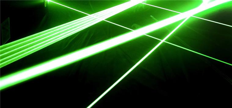 Laserlicht statt Kerzenschein: Weihnachtsbeleuchtung ruft die Polizei auf den Plan Für einige Leute gehört mittlerweile auch ein stattlicher Laser zur Weihnachtsbeleuchtung. In Lehe rief das jetzt die Polizei auf den Plan.
