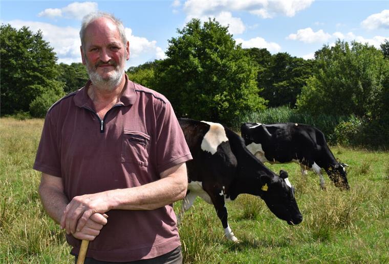 Wie ein Viehbauer aus Beverstedt zum Vegetarier wurde Für ihn sind sie fast wie Familienmitglieder: Jürgen Rademacher, Bio-Bauer aus Beverstedt, mit seinen Kühen.