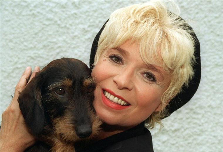 Die Jüngste aus „Klimbim“ - Ingrid Steeger gestorben Für ihre Rolle als blondbezopfte Tochter Gaby der chaotischen „Klimbim“-Familie wurde Ingrid Steeger mit dem Adolf-Grimme-Preis ausgezeichnet.