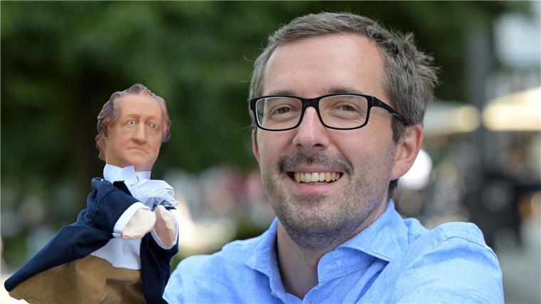 Ist Goethe noch relevant? Für Influencer Damian Mallepree ist Goethe der Größte - doch er verabreicht ihn in kleinen Häppchen.