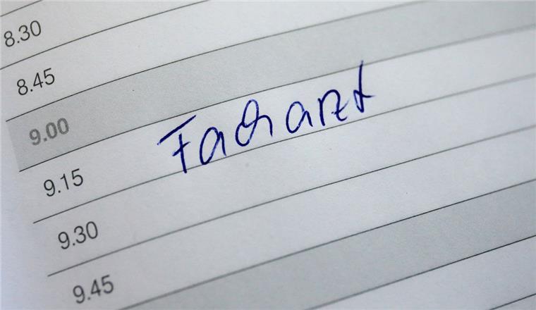Hilfe bei der Suche nach einem Facharzttermin Für Kassenpatienten ist es nicht immer leicht, einen Termin bei einem Facharzt zu bekommen. Per Gesetz soll jetzt die Kassenärztliche Vereinigung bei der Terminsuche helfen.