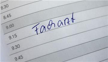 Für Kassenpatienten ist es nicht immer leicht, einen Termin bei einem Facharzt zu bekommen. Per Gesetz soll jetzt die Kassenärztliche Vereinigung bei der Terminsuche helfen. 