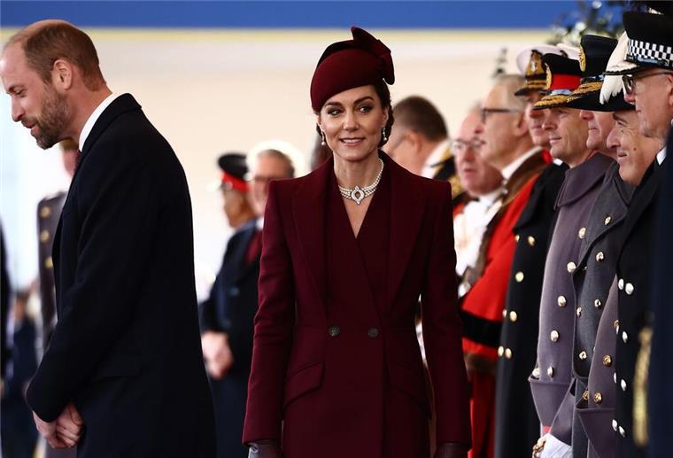 Kate und William begrüßen Emir von Katar zum Staatsbesuch Für Kate (M.) ist es der wichtigste Termin seit ihrer Krebserkrankung.