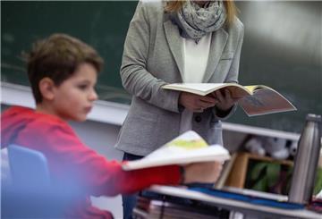 Schüler und Lehrerin