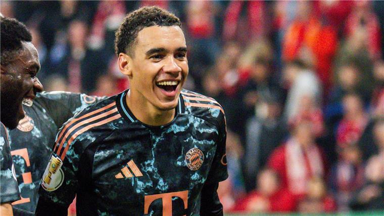 Matthäus-Idee: Musiala kann Zahlen selbst eintragen Für Lothar Matthäus unbezahlbar: Jamal Musiala