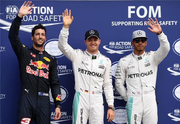 Formel 1: Nervenstarker Rosberg rast auf Heim-Pole Für Nico Rosberg (Mitte) läuft es bestens: Beim Qualifying auf dem Hockenheimring holte sich der 31-Jährige die Pole-Position vor Lewis Hamilton (rechts) und Daniel Ricciardo.
