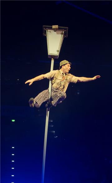 Für Noah Chorny, der am schwingenden Mast turnte, schienen die Gesetze der Schwe...