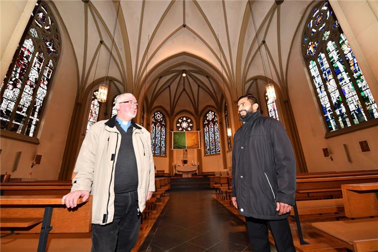 Für Pfarrer Markus Ganzauer und Pater Tomy Jose werden die Osterfeiertage zum Messe-Marathon. Und dazu wird auch noch die Herz-Jesu-Kirche an der Buchtstraße saniert.