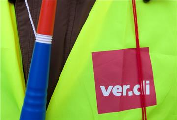 Für Proteste ist eigentlich die Gewerkschaft Verdi zuständig. Nun richtet sich der Unmut der Hafenarbeiter in Form einer Online-Petition gegen die Gewerkschaft. 