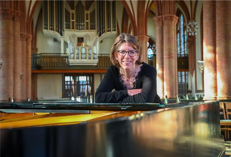 Trotz Corona: Musik in Geestemünder Gottesdiensten Für schöne Musik im Gottesdienst setzt sich Kantorin Eva Schad auch in der Corona-Krise ein. Foto Scheschonka