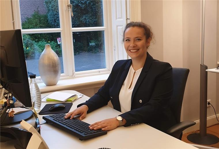 Hochschule Bremerhaven führt Ausbildungsprogramm ein Für sie ist die Entscheidung goldrichtig: Kim macht erst eine Ausbildung und wird dann voraussichtlich ihr Studium fortsetzen.