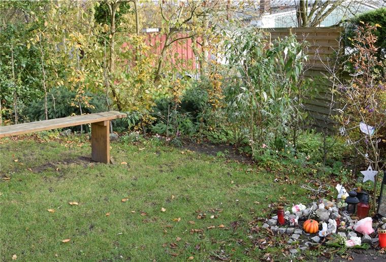 Skulptur für Schmetterlingskinder Für sogenannte Schmetterlings- oder Sternenkinder ist bereits vor längerer Zeit auf dem Atenser Friedhof eine Gedenkecke eingerichtet worden. Sie soll nun mit Pflanzen und einer Skulptur schöner gestaltet werden.