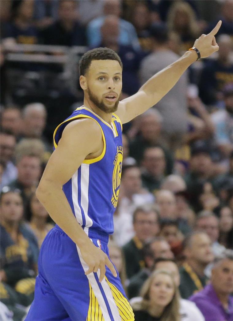 Rekordvertrag für Basketball-Star Curry Für Stephen Curry von den Golden State Warriors geht es weiter steil nach oben: Der Basketballer wird am 6. Juli einen Rekordvertrag abschließen.