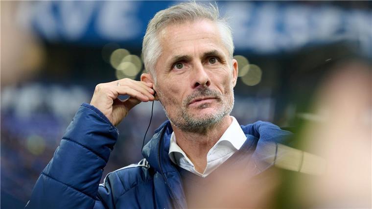 Erster Sieg unter van Wonderen: Schalke schlägt Regensburg Für Trainer van Wonderen war es der erste Sieg als Schalke-Trainer.