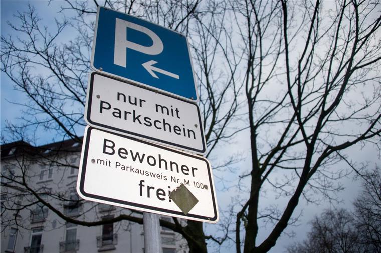 Bremerhaven: Das müssen Anwohner fürs Parken bezahlen Für viele Straßen mit Parkautomaten in Bremerhaven, können Anwohner nun eine Ausnahmegenehmigung zum Parken beantragen.
