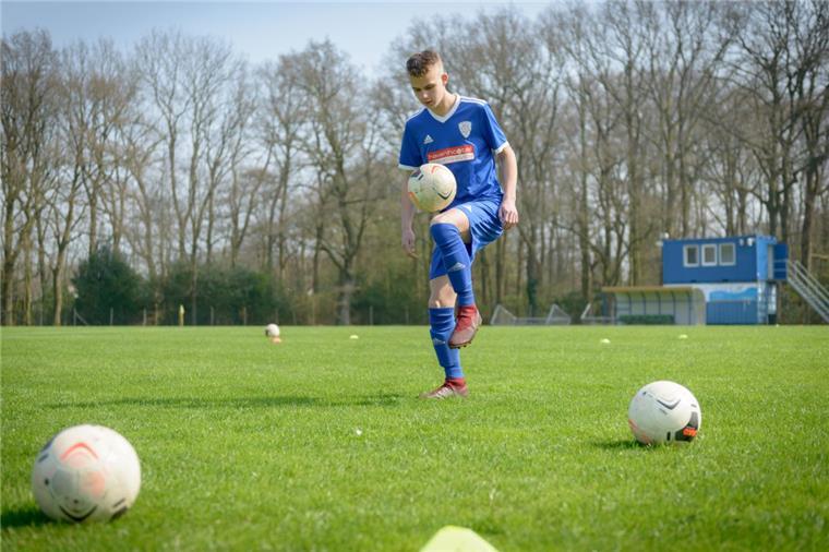 Dieser 14-Jährige wechselt vom JFV Bremerhaven zu Werder Bremen Fußball ist sein Leben: Keanu Rogmann, Stürmer bei der U15-Elf des JFV Bremerhaven, spielt ab Sommer für Werder.