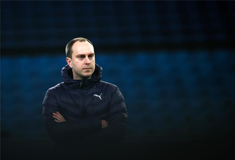 Kiel: Alle Holstein-Spieler in Quarantäne Fußball-Zweitligist Holstein Kiel muss das Spiel beim 1. FC Heidenheim absagen
