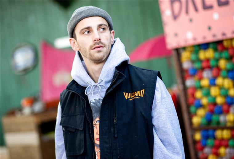 Freude bei Fynn Kliemann: Ermittlungsverfahren eingestellt Fynn Kliemann, deutscher Musiker und YouTuber, kann sich freuen: Das Strafverfahren gegen ihn wurde gegen eine Zahlung von 20.000 Euro für gemeinnützige Zwecke eingestellt. Bei dem Verfahren ging es um Corona-Schutzmasken.