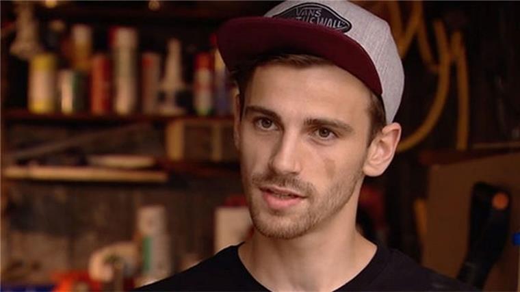 Fast 100.000 Plattenverkäufe: Fynn Kliemann freut sich über seinen Erfolg Fynn Kliemann freut sich über den Erfolg seines Debütalbums "Nie", das fast 100.000 Mal verkauft wurde.