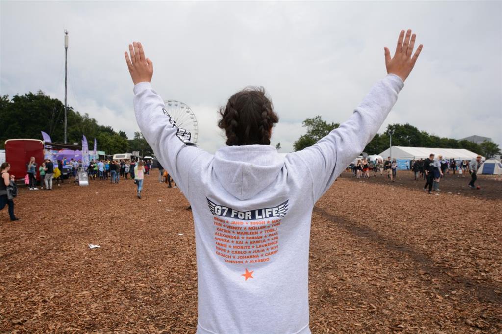 G7 ist besser als G20: Rund 40 Festivalbesucher tragen dieses Sweat-Shirt. Die N...