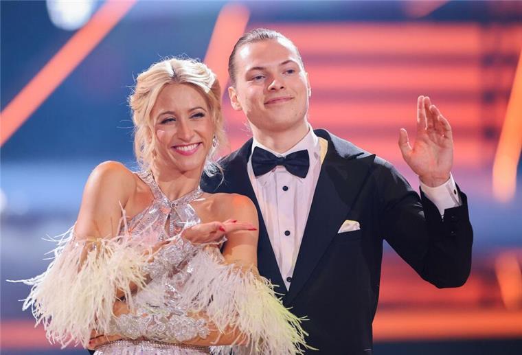 Kelly-Spross tanzt bei „Let’s Dance“ allen davon Gabriel Kelly und Kathrin Menzinger haben sich in den Kreis der Favoriten getanzt.