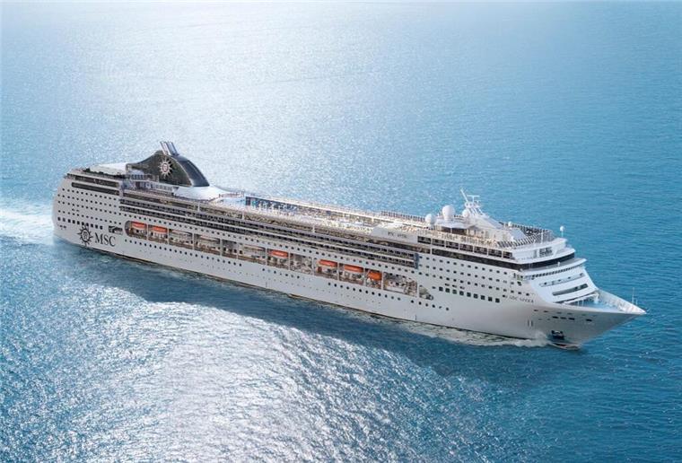 MSC Cruises verkündet Abschied! Beliebter Service verschwindet ab sofort Das Kreuzfahrtschiff MSC Opera fährt auf dem Meer.