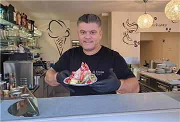 Burim Feka hat das Eiscafé am Amtsplatz in Hagen wiederbelebt.
