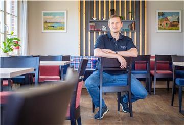 Gastronomen im Landkreis Cuxhaven leiden weiterhin unter den Folgen der Pandemie. Landgasthofbetreiber Claus Seebeck schließt sein A-la-carte-Geschäft bis April.