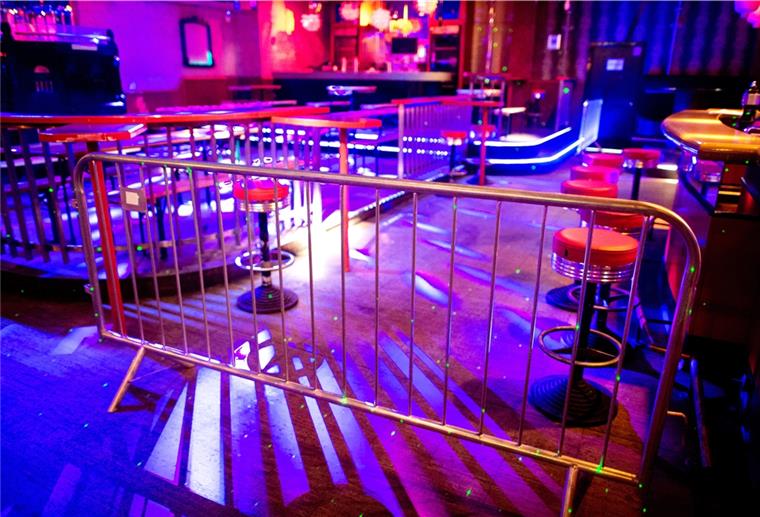 Absperrungen in einem Club/Bar