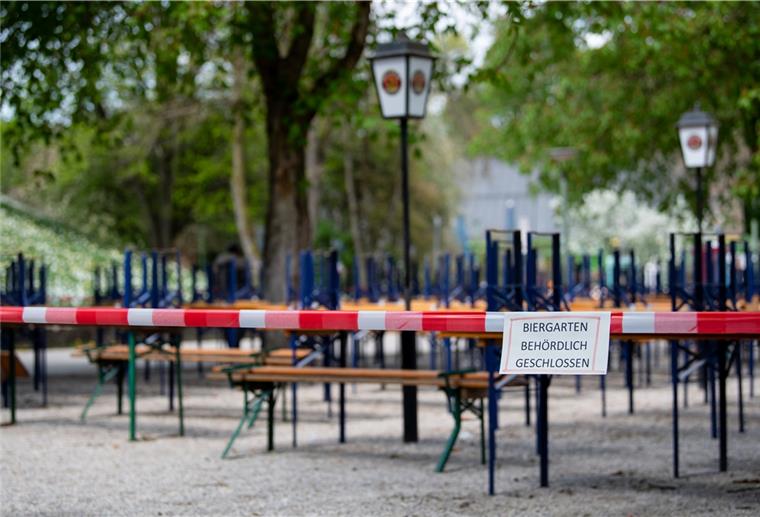 Gastronomiebetriebe wie dieser Biergarten dürfen in der aktuellen Corona-Krise nicht öffnen.