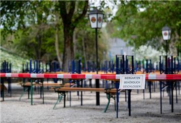 Gastronomiebetriebe wie dieser Biergarten dürfen in der aktuellen Corona-Krise nicht öffnen.