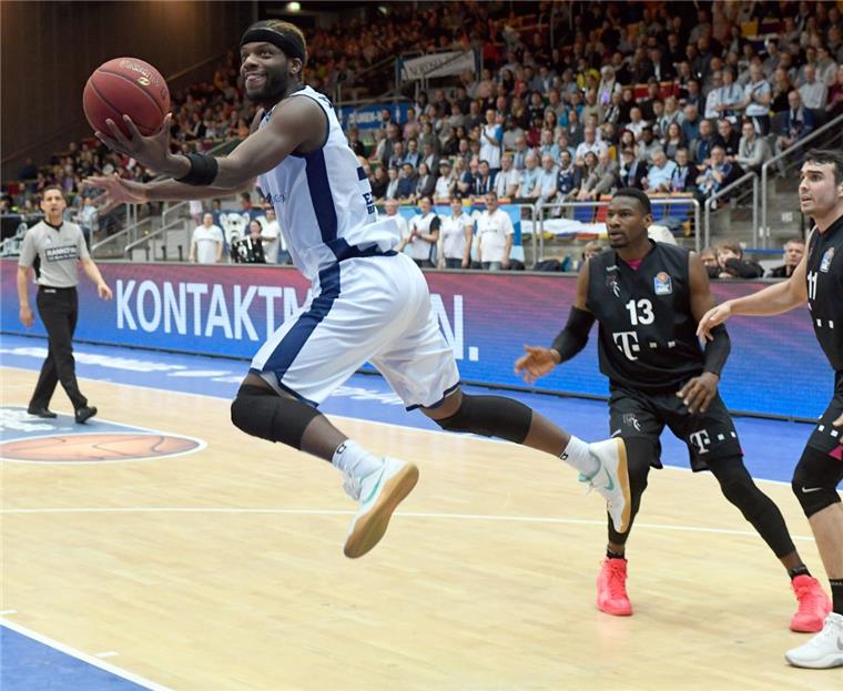 Geburtstagskind Quincy Diggs steuerte 16 Punkte zum Sieg gegen Braunschweig bei. Foto Scheer