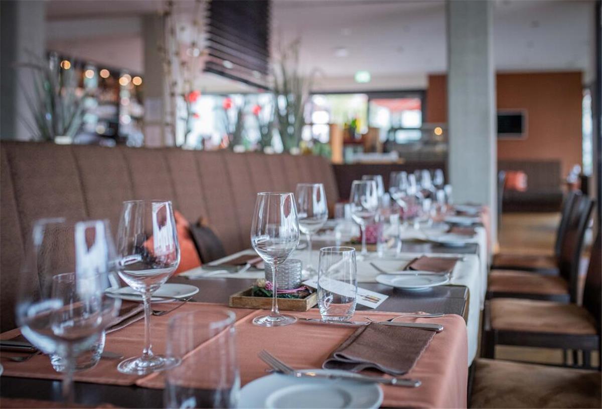 Restaurant Pier 6 öffnet nach Wasserschaden wieder Gedeckte Tische in gemütlicher Atmosphäre: So soll es ab 10. April wieder im Pier 6 am Neuen Hafen aussehen.