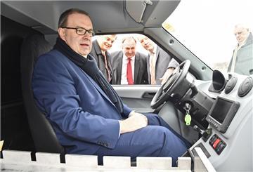Geestlands Bürgermeister Thorsten Krüger (SPD) soll im Landkreis das Steuer in die Hand nehmen und Landrat werden: CDU-Kreisverbandschef Enak Ferlemann (links am Fenster) beobachtet das gerne und wird ihn tatkräftig unterstützen.