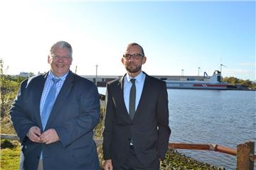 Gefährden sie den Offshore-Terminal? Unsinn, sagen Jens Eckhoff (links) und Thomas Röwekamp von der CDU-Bürgerschaftsfraktion. Sie bieten einen "Plan B" für den Fall, dass der OTB vor Gericht scheitert.